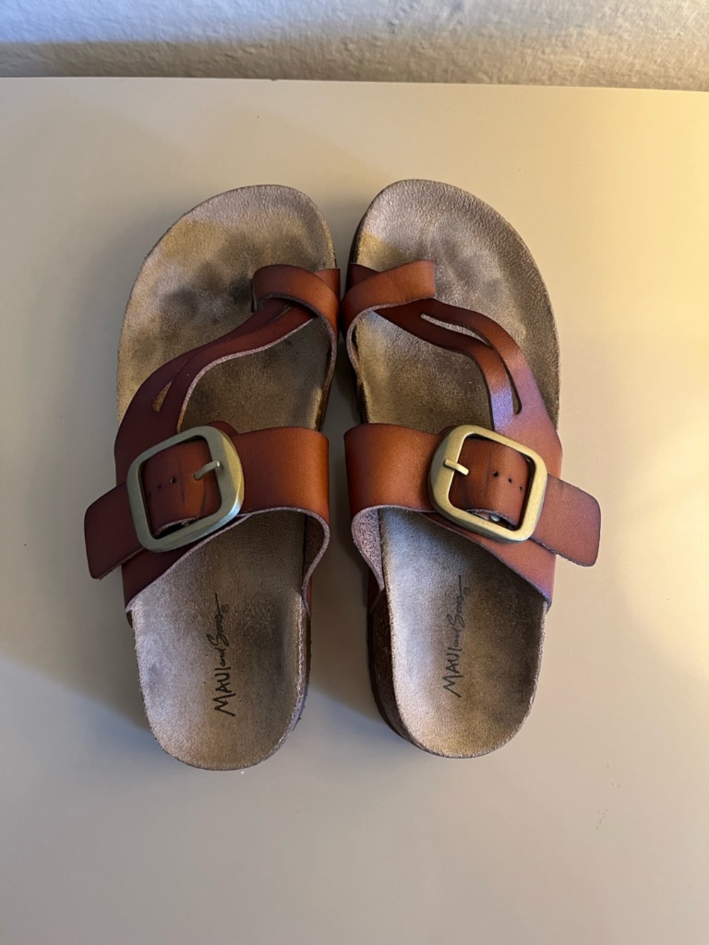 Maui and Sons Brown Leather Buckle Toe-Loop Sandals